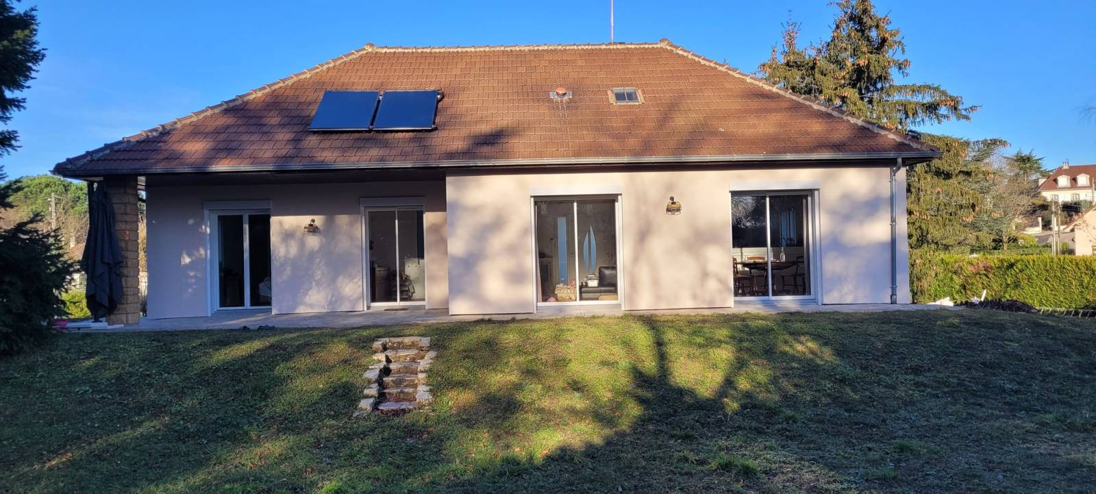 Isolation thermique par l'extérieur avec polystyrène graphité fabriqué en France pour une maison à Saint-Genis-Laval proche Lyon