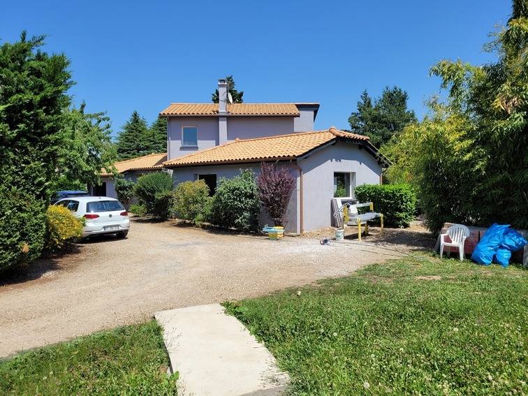 Remise en peinture d'une maison située a Collonges Au Mont D'or