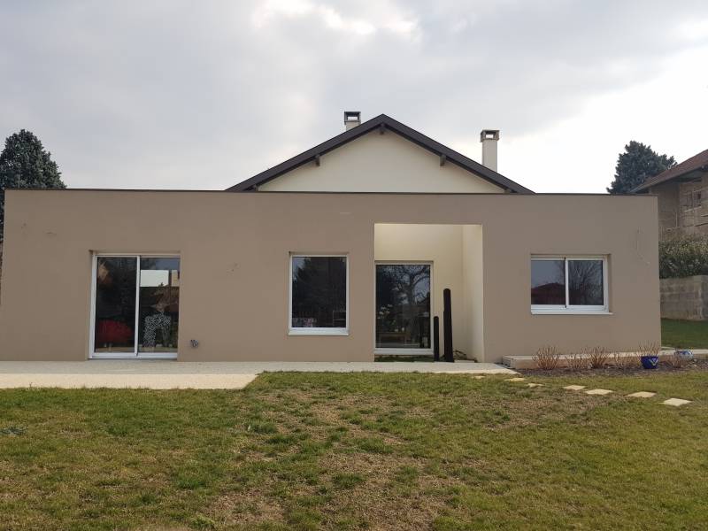 Ravalement de façade à saint cyr aux monts d'or, proche de lyon