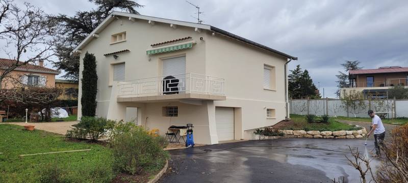 Isolation par l'extérieur d'une villa en Mâchefer à CRAPONNE dans l'ouest Lyonnais.