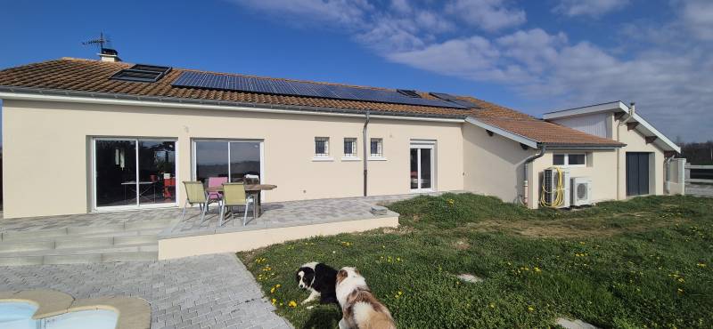 Ravalement de façade d'une maison à Luzinay au sud de Lyon