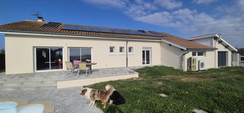 Ravalement de façade d'une maison à Luzinay au sud de Lyon