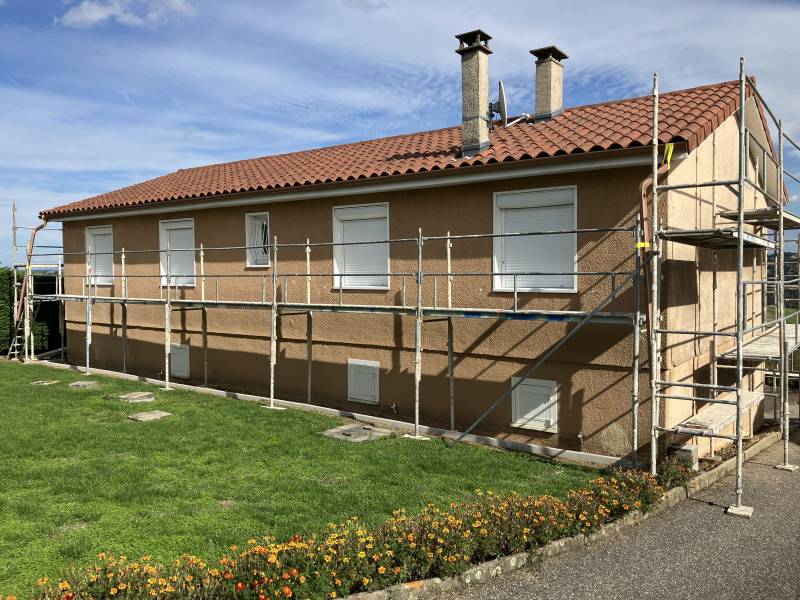 Ravalement de facade en crépi résine à St Cyr-Sur-Le-Rhône